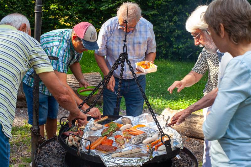 Viele halten den Grill am Laufen!