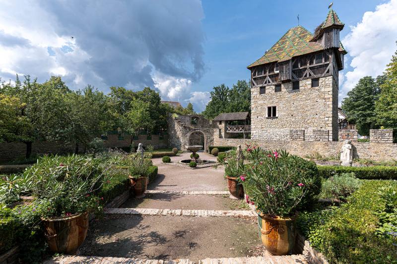 Rekonstruierter Wehr- und Wohnturm