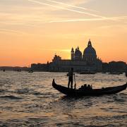 Ulrike-Brunnmueller_Venedig-Boot-im-Sonnenuntergang