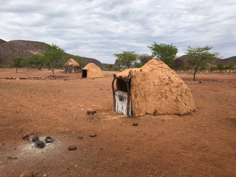 Himba - Impressionen eines Dorfes.
